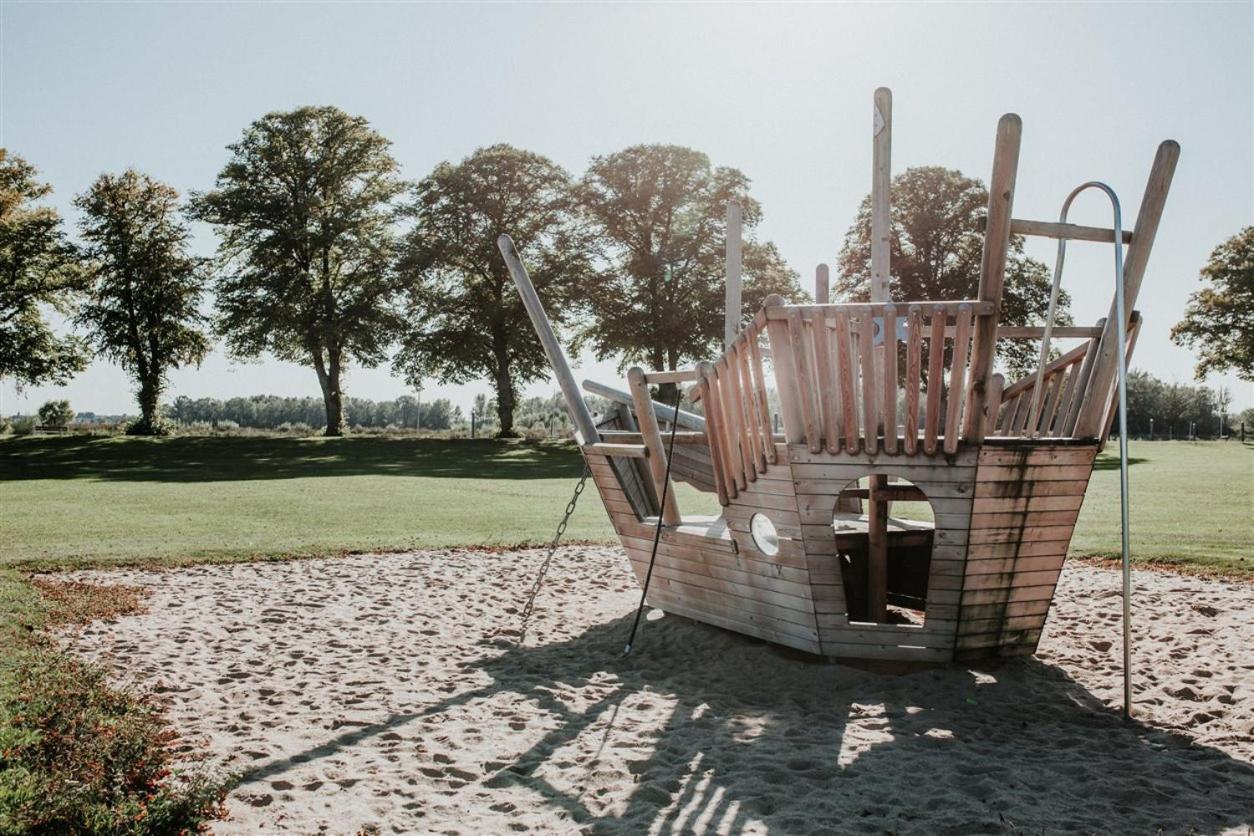 Recreatiepark Jachthaven De Veerstal Lathum - Luxe Chalet Extérieur photo