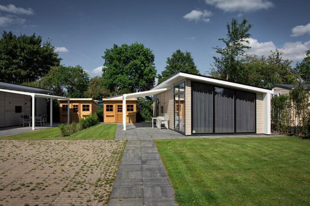 Recreatiepark Jachthaven De Veerstal Lathum - Luxe Chalet Extérieur photo