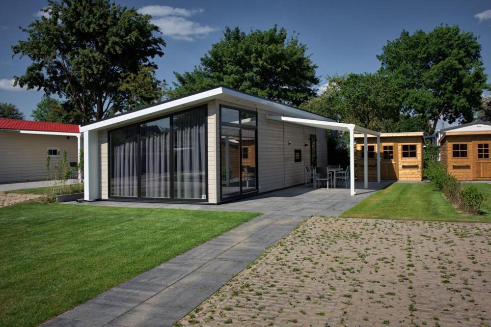 Recreatiepark Jachthaven De Veerstal Lathum - Luxe Chalet Extérieur photo