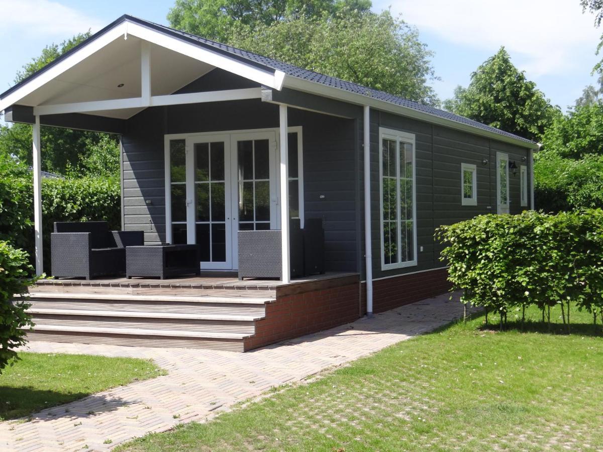 Recreatiepark Jachthaven De Veerstal Lathum - Luxe Chalet Extérieur photo