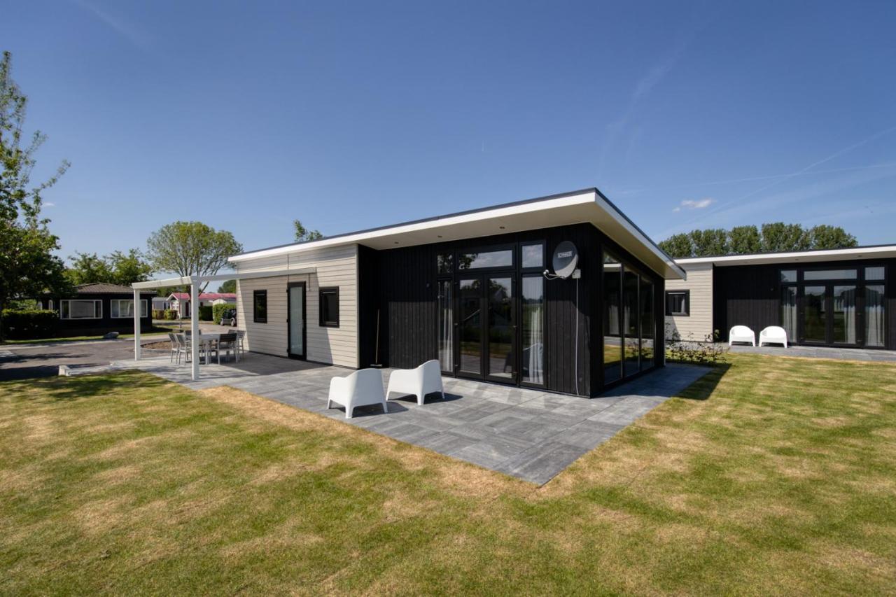 Recreatiepark Jachthaven De Veerstal Lathum - Luxe Chalet Extérieur photo