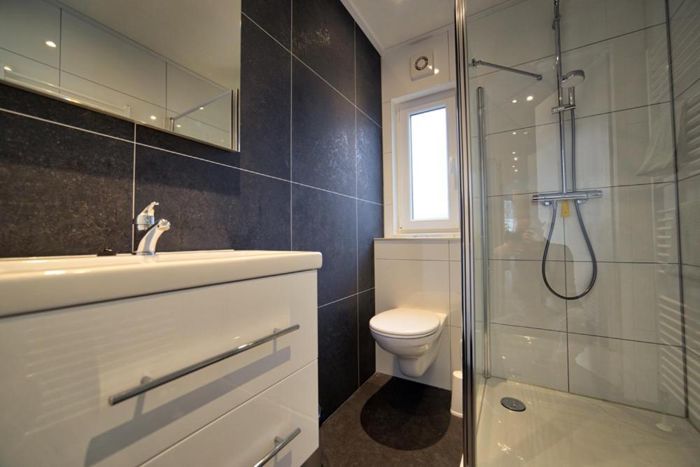Recreatiepark Jachthaven De Veerstal Lathum - Luxe Chalet Extérieur photo