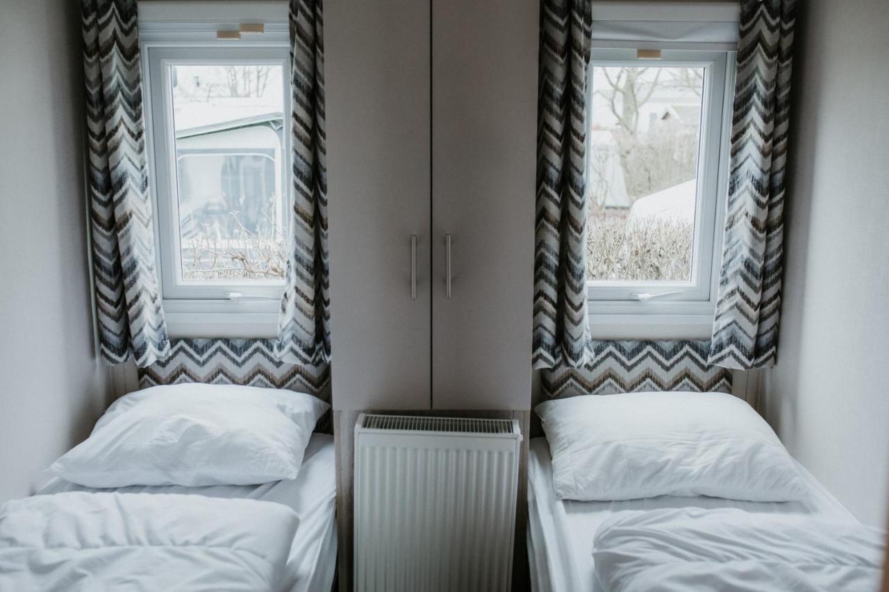 Recreatiepark Jachthaven De Veerstal Lathum - Luxe Chalet Extérieur photo