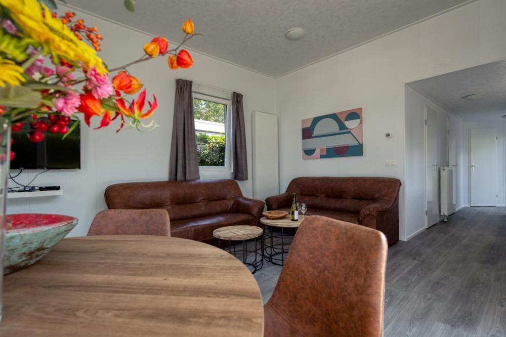 Recreatiepark Jachthaven De Veerstal Lathum - Luxe Chalet Extérieur photo