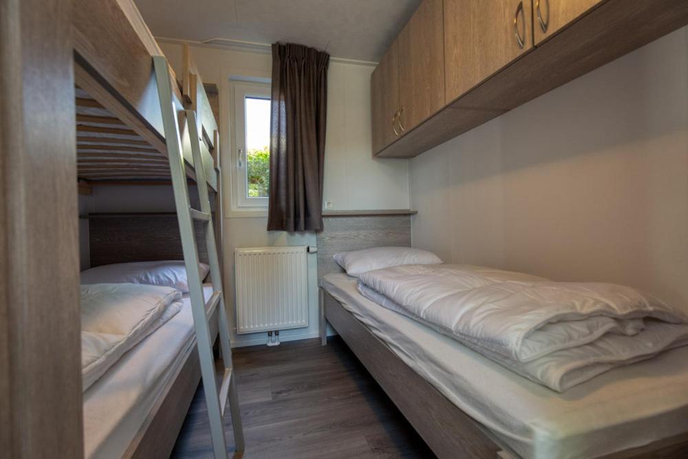 Recreatiepark Jachthaven De Veerstal Lathum - Luxe Chalet Extérieur photo