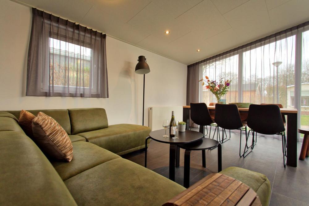 Recreatiepark Jachthaven De Veerstal Lathum - Luxe Chalet Extérieur photo