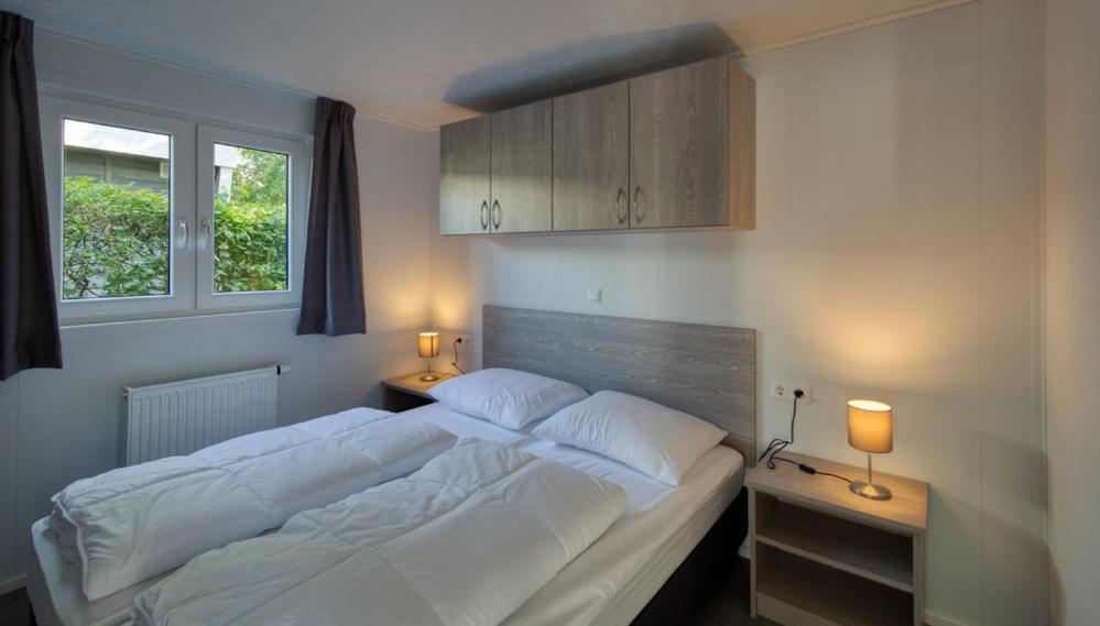 Recreatiepark Jachthaven De Veerstal Lathum - Luxe Chalet Extérieur photo