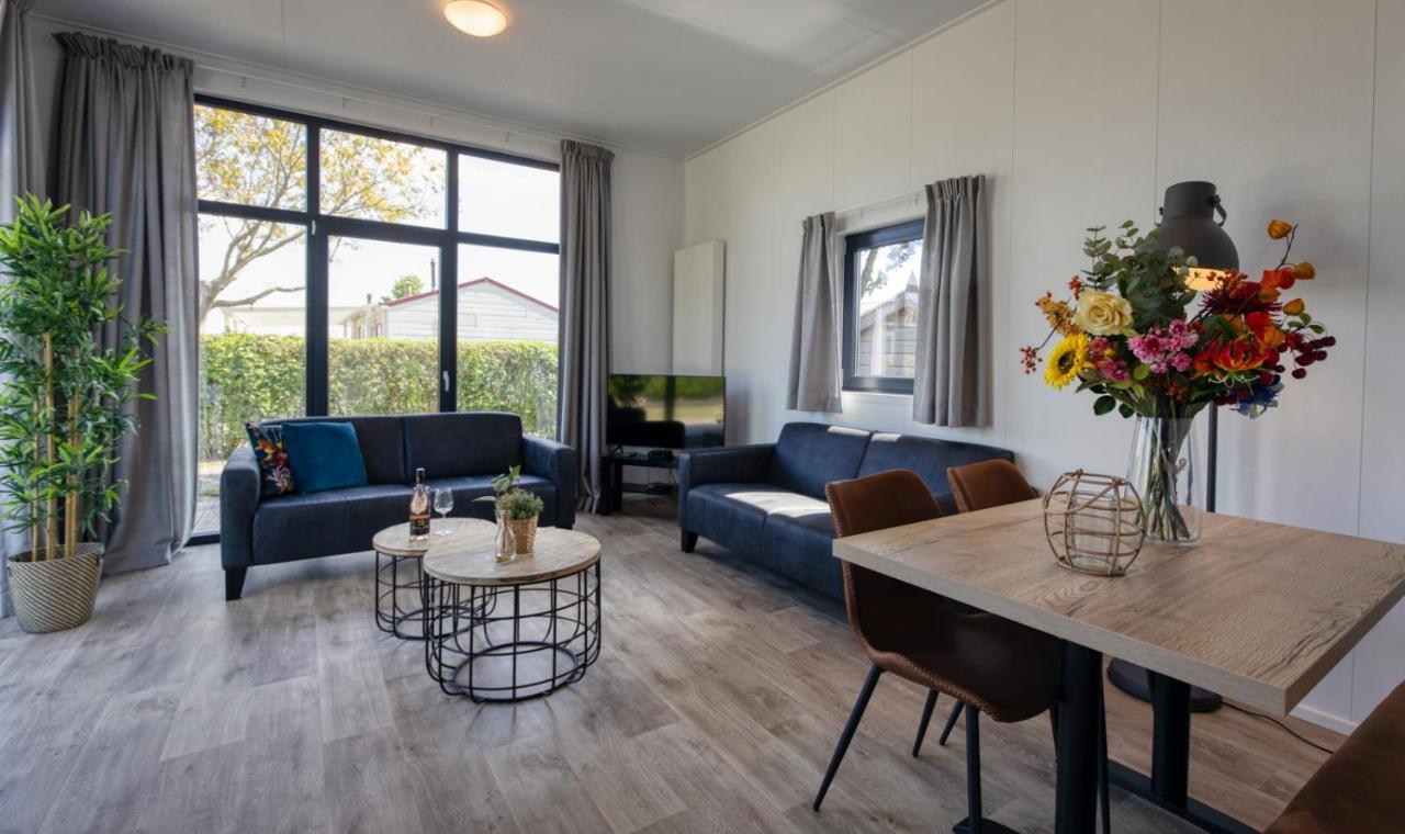 Recreatiepark Jachthaven De Veerstal Lathum - Luxe Chalet Extérieur photo