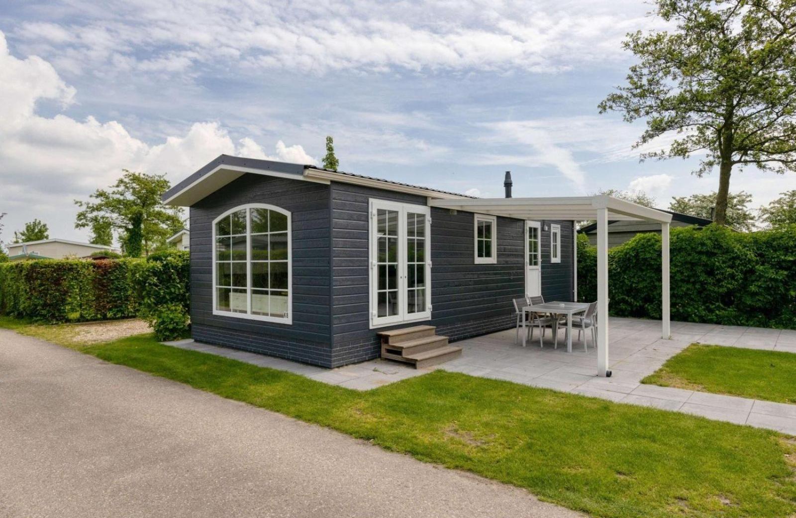 Recreatiepark Jachthaven De Veerstal Lathum - Luxe Chalet Extérieur photo