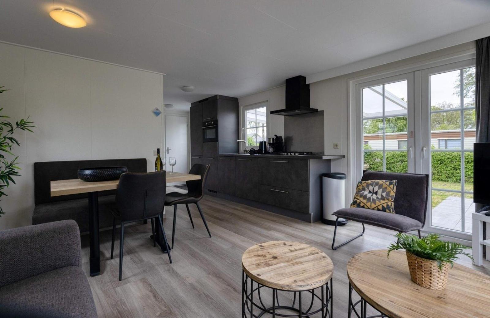 Recreatiepark Jachthaven De Veerstal Lathum - Luxe Chalet Extérieur photo